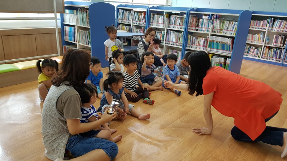 군북면작은도서관  "아가랑책놀이"프로그램 첨부 이미지 #